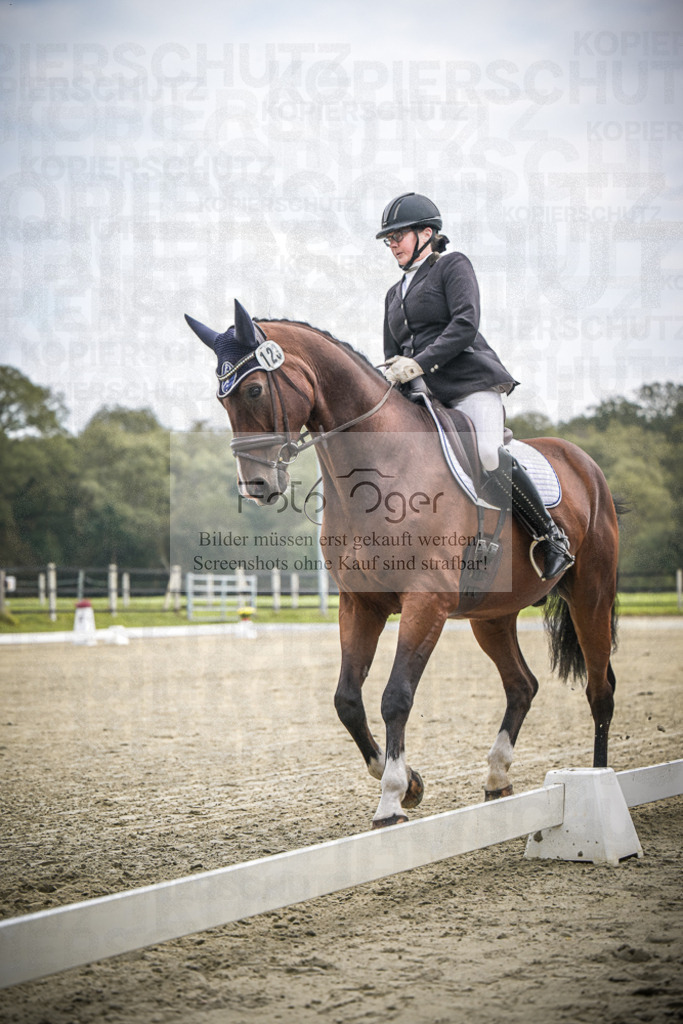 DOS_B490 | Entdecke hochwertige Reitturnierfotos von Foto Oger. Professionell, emotional und authentisch – jetzt Lieblingsmomente im Shop bestellen.Deutschlandweite Turnierfotografie. - Realisiert mit Pictrs.com
