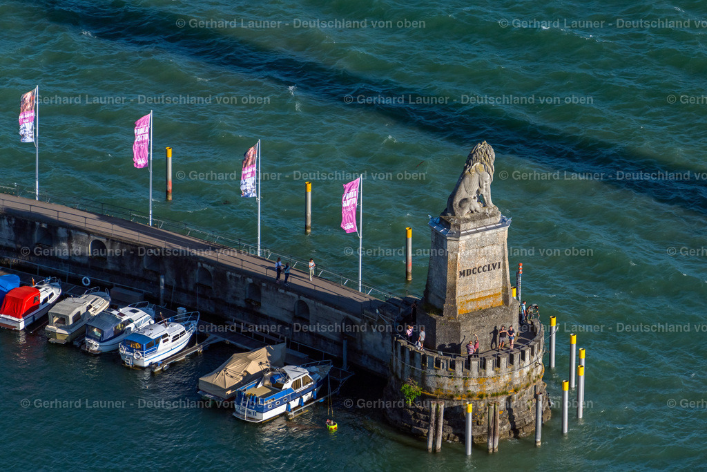 4032728 | LINDAU (BODENSEE) 12.06.2020 Sehenswürdigkeit und Tourismus- Attraktion des Geschichts- Denkmal " Bayerischer Löwe " in der Hafeneinfahrt an der Straße Römerschanze im Ortsteil Insel in Lindau (Bodensee) am Bodensee im Bundesland Bayern, Deutschland. Weiterführende Informationen bei: Lindau Tourismus und Kongress GmbH. // Tourist attraction of the historic monument " Bayerischer Loewe " on street Roemerschanze in the district Insel in Lindau (Bodensee) at Bodensee in the state Bavaria, Germany. Further information at: Lindau Tourismus und Kongress GmbH. Foto: Gerhard Launer