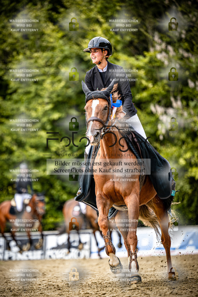 2026-09---Waldhof-11-0049 | Entdecke hochwertige Reitturnierfotos von Foto Oger. Professionell, emotional und authentisch – jetzt Lieblingsmomente im Shop bestellen.Deutschlandweite Turnierfotografie. - Realisiert mit Pictrs.com