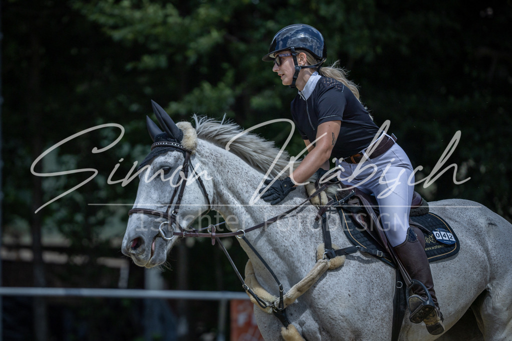 20260704-_3LI9910 | Tierfotografie Pferde, Hunde, Katzen, Haustiere.
Turnierfotografie Reitturniere, Reiten, Springreiten, Dressur in Hanau, dem Main-Kinzig-Kreis und dem Rhein-Main- Gebiet um Frankfurt