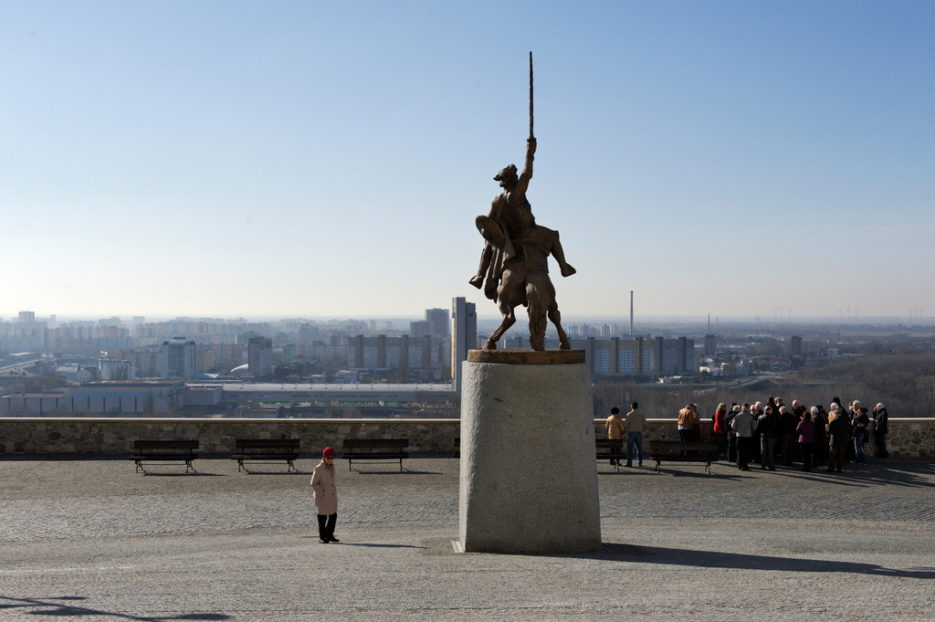 Reiterstatue Sventopluk | Bratislava, Slowakei - March 03, 2012: Reiterstatue Sventopluk. - Realisiert mit Pictrs.com