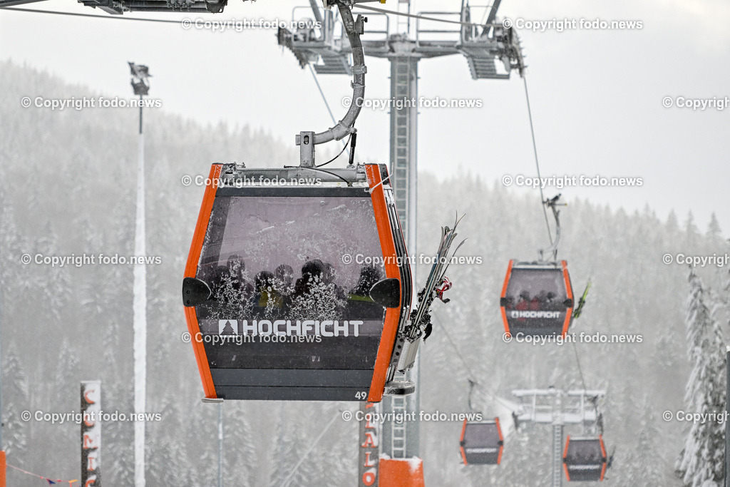 Hochficht_ Skigebiet_ Boehmerwald_ 04.02.2023-25 | 04.02.2023, Hochficht, AUT, Skigebiet Hochficht, Boehmerwald, im Bild Hochficht Bergbahn, Gondel, Skipiste, Bergstation