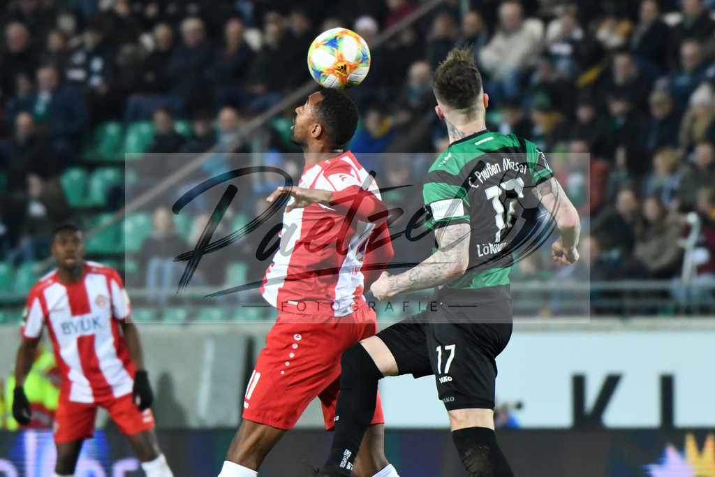 20200214_SCPFWK_0092 | Fussball, Herren: Saliou Sane (FC Wuerzburger Kickers) und Jan Loehmannsroeben (SC Preussen Muenster) im Zweikampf waehrend des Spiels der 3. Liga zwischen SC Preussen Muenster und FC Wuerzburger Kickers im Preussenstadion am 14.02.2020 in Muenster, Deutschland.DFB / DFL REGULATIONS PROHIBIT ANY USE OF PHOTOGRAPHS AS IMAGE SEQUENCES AND/OR QUASI-VIDEO. - Realisiert mit Pictrs.com