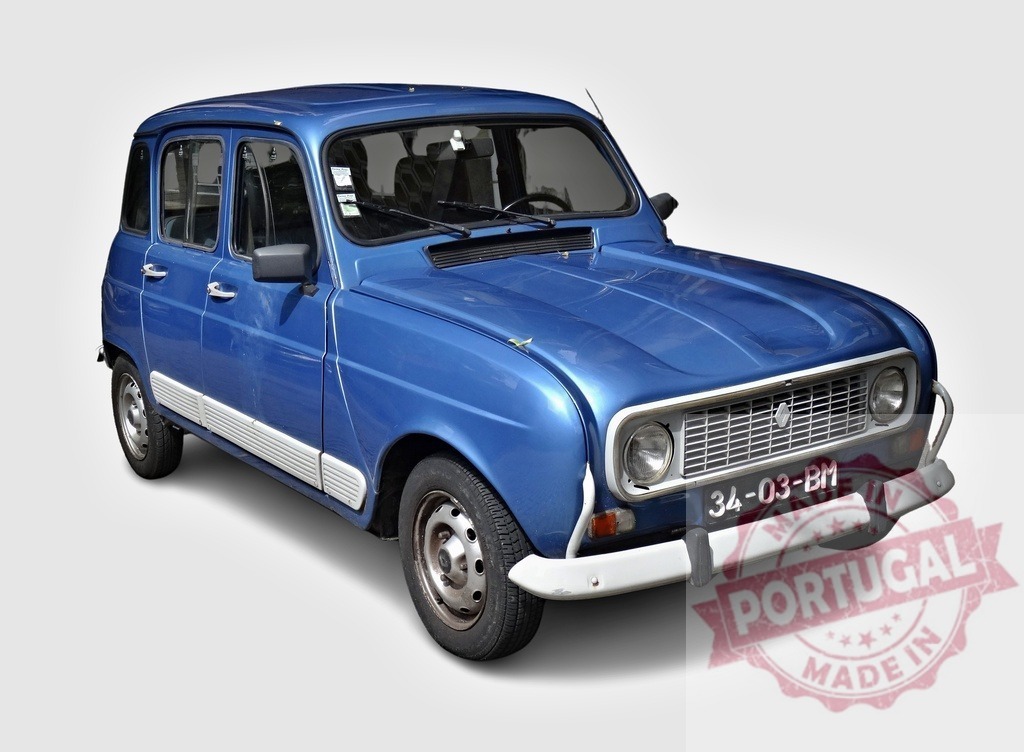 Blue Renault 4L posing in studio with white background | Studio shot of a blue Renault 4L posing on a white background - Realized with Pictrs.com