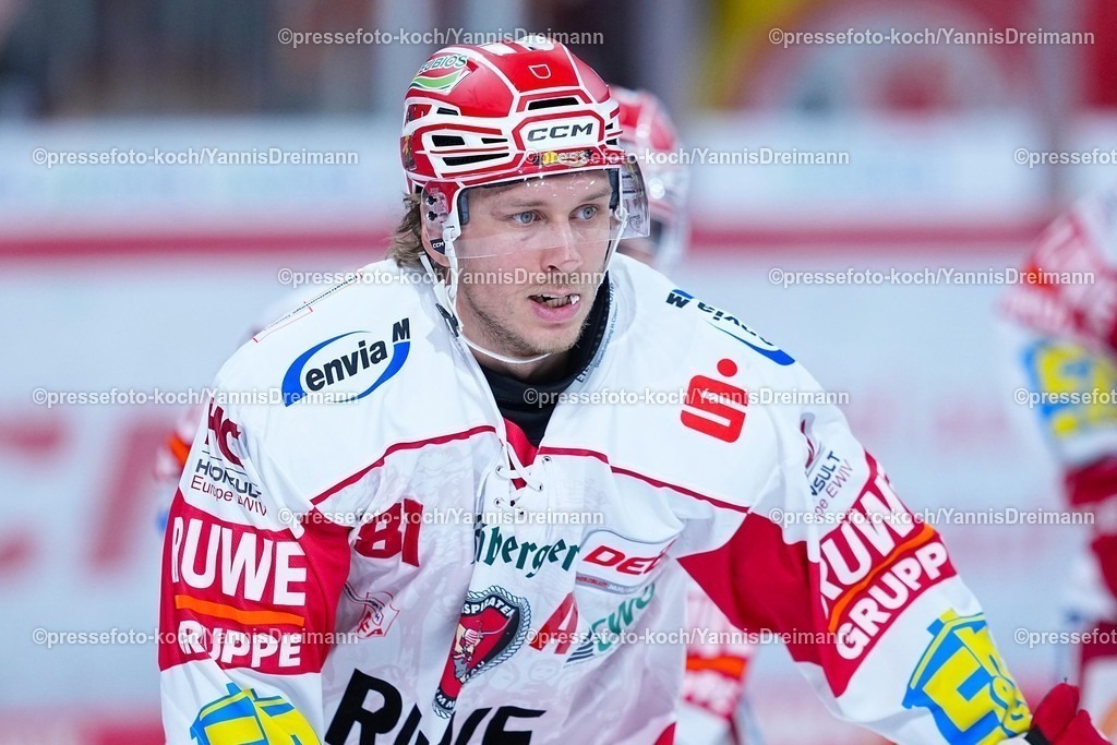 xYDR12102501055 | 12.10.2025, xydrx, Eishockey, DEL2, Düsseldorfer EG - Eispiraten Crimmitschau, PSD Bank Dome Düsseldorf: Corey Mackin (Eispiraten Crimmitschau #81)