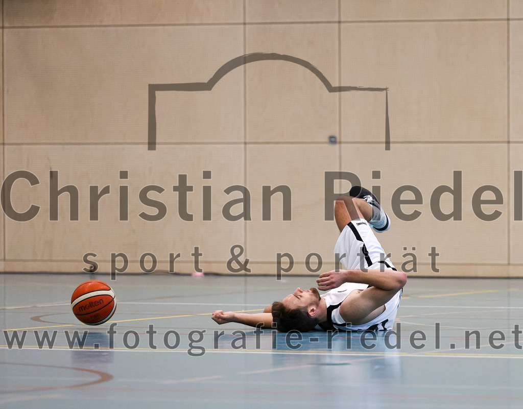 2022-10-16_014_TSV_Vaterstetten_gegen_Baskets_Vilsbiburg_2 | Vaterstetten, Deutschland, 16.10.2022:
Basketball, Bayernliga Herren Südost 2022 / 2023, 1. Spieltag, TSV Vaterstetten gegen Baskets Vilsbiburg 2, Endergebnis: 83:64

Konstantin Huber (TSV Vaterstetten, #13)

Foto: Christian Riedel / fotografie-riedel.net