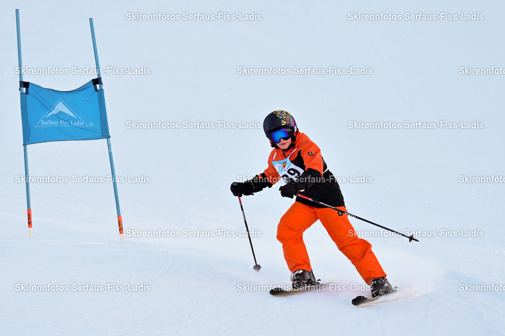 SRF_25.12.2025_0274 | Skirennfotos,Serfaus,Fiss,Ladis,Kinderskirennen,Winter,Tirol,Oberland,skirace,SFL,feelfree,weil wir's genießen,ski,Ski,skifahren,Sonnenplateau, - Realisiert mit Pictrs.com