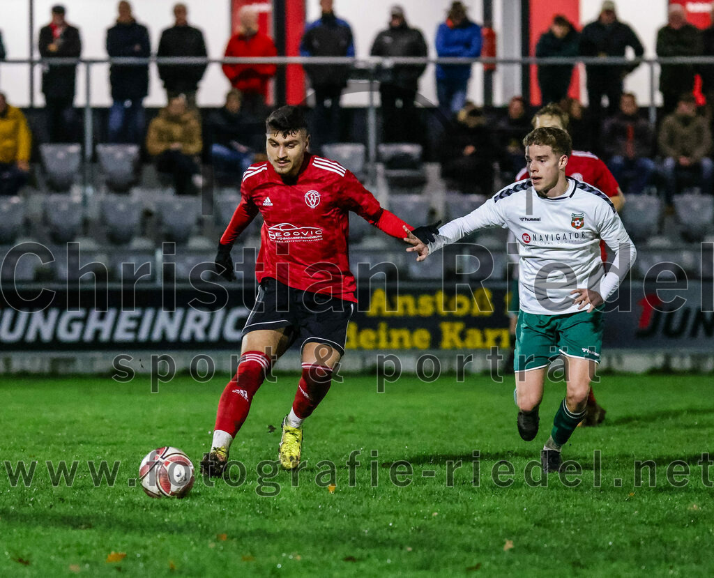 2023-11-17_078_FC_Schwaig_gegen_SpVgg_Feldmoching | Oberding, Deutschland, 17.11.2023:
Fußball, Landesliga Südost 2023 / 2024, 21. Spieltag, FC Schwaig gegen SpVgg Feldmoching, Endergebnis: 1:1

Dogukan Numcu (SpVgg Feldmoching, #8), Joshua Steindorf (FC Schwaig, #33)

Foto: Christian Riedel / fotografie-riedel.net
