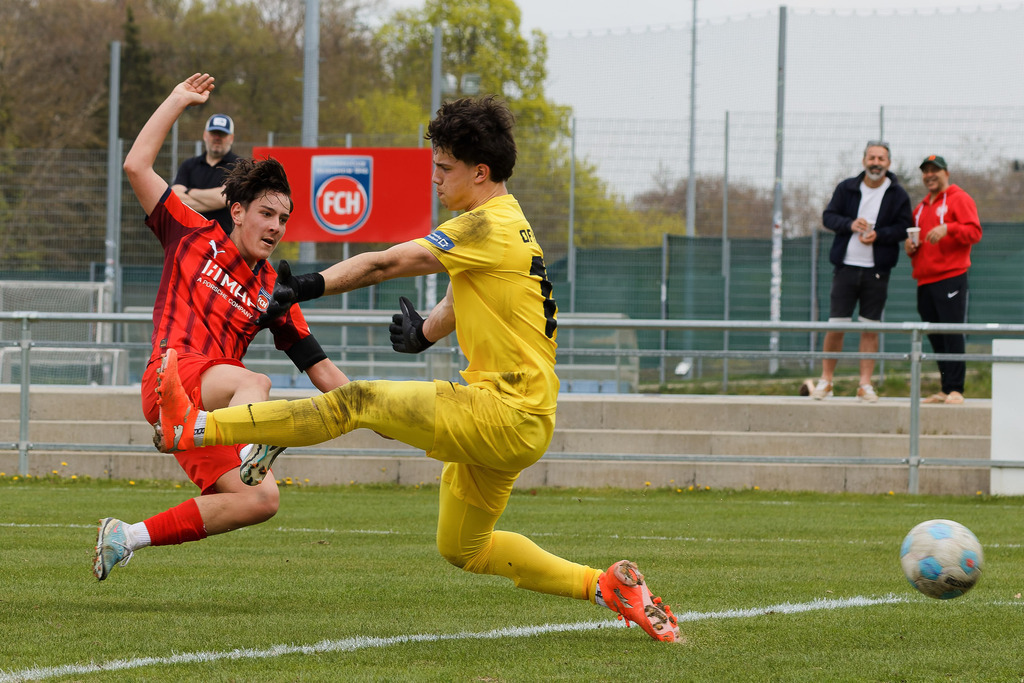 FCHOFK_260418_6-47 | 1.FC Heidenheim 1846 vs. Offenbacher Kickers, Fußball, U17, B-Junioren, NWL, U17-DFB-Nachwusliga, 2025/2026, 10. Spieltag, 18.04.2026 in Heidenheim, Walter-Birkhold-Jugendstadion (Foto: Michael Bulling) - Realisiert mit Pictrs.com