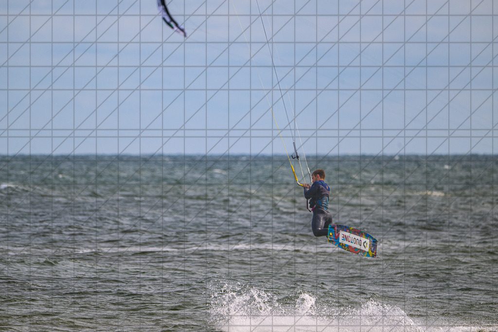 Windsurfing; div. unknown People | Hvide Sande, Denmark, 08.06.25: Windsurfing; div. unknown People —  CREDIT:www.bullenfotos.de, Martin König, Hörner Weg 40, D-49078 Osnabrück, +4917663732967 — Nutzung und Weitergabe nur zu den vereinbarten Zwecken. Presseanfragen an Ersteller. Alle Rechte beim Ersteller. Honorierung nach MFM. - Realisiert mit Pictrs.com