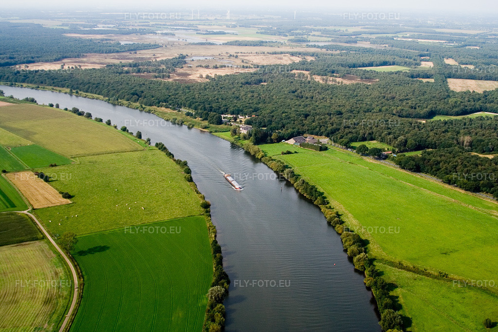 Vue aérienne: Vue de la ville à De Hamert dans le département Limbourg, Pays-Bas. Photo: IMG_12964.jpg prise le 31/08/2008 par Werner Riehm/FLY-FOTO.eu – Résolution de l'original: 3456 x 2304 px