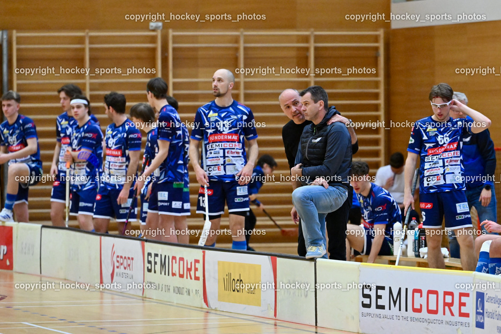 FBK Loka vs. VSV Unihockey | Spielerbank VSV Unihockey, Headcoach VSV Unihockey Hannes Pühringer, Headcoach VSV Unihockey Harald Felsberger, FBK Loka vs. VSV Unihockey, FBK Loka vs. VSV Unihockey am 23.03.2025 in Villach (Ballspielhalle St. Martin), Austria, (Photo by Bernd Stefan)