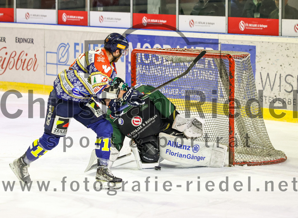 2022-12-09_079_TSV_Erding_gegen_EHC_Waldkraiburg | Erding, Deutschland, 09.12.2022:
Eishockey, Bayernliga 2022 / 2023, 19. Spieltag, TSV Erding gegen EHC Waldkraiburg, Endergebnis: 9:2

Torwart Thomas Hingel (Erding Gladiators, #33)

Foto: Christian Riedel / fotografie-riedel.net