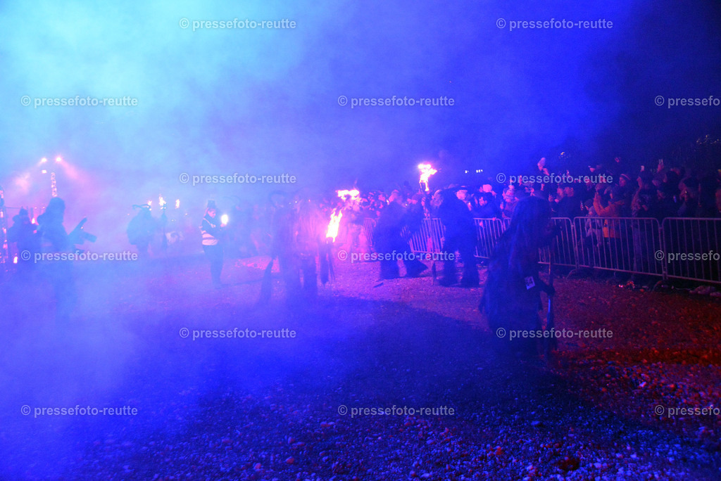 news-2022-Dez03-Krampusumzug-Reutte-WTV_5613 | Info aus dem Bezirk Reutte/Ausserfern Tirol sowie eine umfangreiche Bilddatenbank über die gesamte Region: Lechtal, Talkessel Reutte, Tannheimertal, Zwischentoren. Lech, Plansee, Zugspitze, Grenztunnel, B179, Fernpassstraße, Verkehr, Lawinen, Tradition, - Realisiert mit Pictrs.com