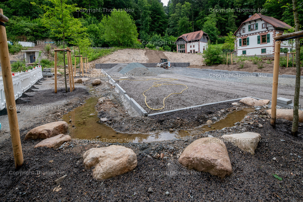 DSC_2319 | Bensheim, Hochstaedten, Außengaelände des Hochstädter Hauses wird gestaltet, kleines bachrinnsaal aus dem Stollen im Vordergrund,  ,, Bild: Thomas Neu