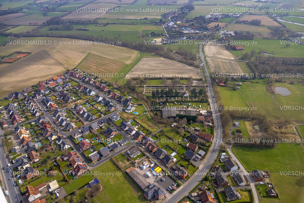 Ahlen240306134Dolberg | Luftbild, Wohngebiet und Friedhof Dolberg Gräberfeld an der Uentroper Straße, Wiesen und Felder, Bootswerft Gerhard Bicker GmbH, hinten der Ortsteil Ostdolberg, Ahlen, Dolberg, Ruhrgebiet, Deutschland