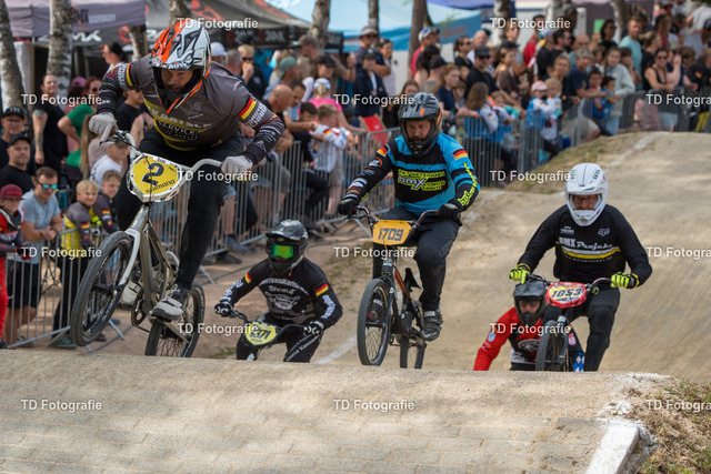 DM_BMX_Race_2025-07298 | Fotogalerie von Thomas Dettweiler mit Eventbildern und lizenzfreien Fotos. Perfekt als Wandbild, für Büro, Website oder private Nutzung. - Realisiert mit Pictrs.com