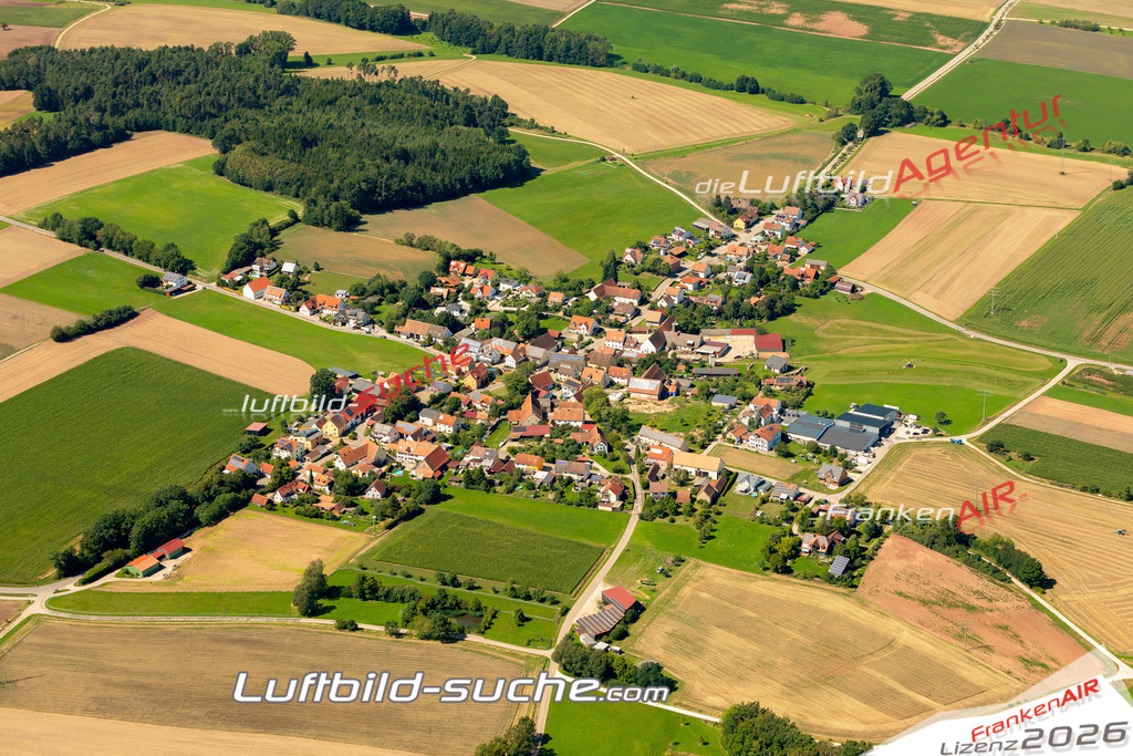 Das Luftbild zeigt : Bernhardswinden Ansbach - Die Luftaufnahme wurde 2023 vom UL-Flugzeug aus erstellt ( keine Drohne ) - Hochauflösende Luftaufnahme - Für grossformatige Ausdrucke geeignet. Die Geschenkidee !Mit Lizenz und Bildrechte bestellbar