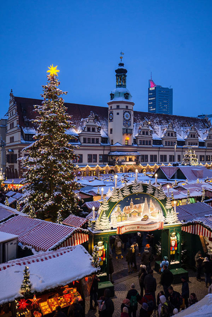 Leipziger Weihnachtsmarkt | Das Team hinter BILDLEXIKON LEIPZIG bündelt historische wie aktuelle Informationen über die Stadt Leipzig in Text und Bild auf einer Plattform und stellt diese der interessierten Öffentlichkeit zur Verfügung.