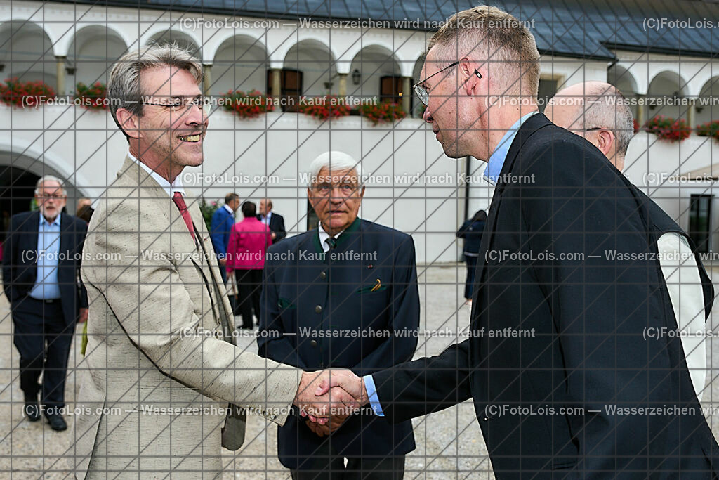 ALP0026_XXXIX_Chopin-Festival_Stadler-Hildebrand | (C)FotoLois.com, Alois Spandl, XXXIX. internationales CHOPIN-Festival in der Kartause Gaming, Eröffnung des Festivals mit Einmarsch der Goldhaubengruppe Lackenhof mit der Musikkapelle Gaming sowie den Ehrengästen und Eröffnungsansprachen in der Barockbibliothek, Fr 4. August 2023.