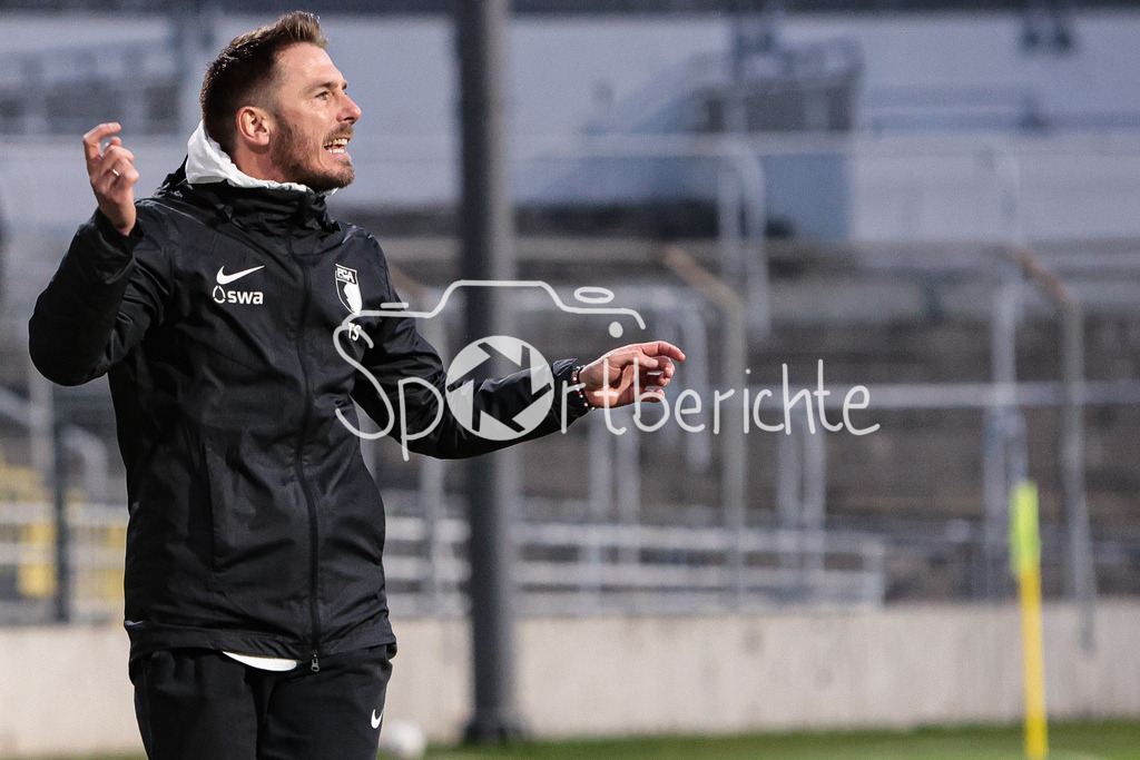 FC Bayern Amateure - FC Augsburg II | FCA Trainer Tobias STROBL in Aktion / Freisteller / Einzelfoto