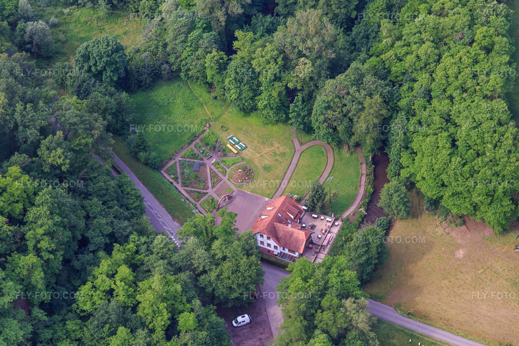 Aerial view: Café and garden on the Lauter river in the district Sankt Germanshof in Wissembourg in the state Bas-Rhin, France. – Photo: IMG_100714.jpg taken on 06/05/2017 by Werner Riehm/FLY-FOTO.com – Resolution of the original: 5472 x 3648 px