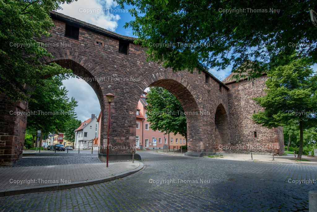 Worms-2025_DSC1456 | Worms: Das Raschitor ist ein Durchgang mit drei Torbögen durch die innere Stadtmauer von Worms. Der Durchbruch erfolgte zu Beginn des 20. Jahrhunderts und durch das Tor gelangt man in das ehemalige Judenviertel.,, Bild: Thomas Neu