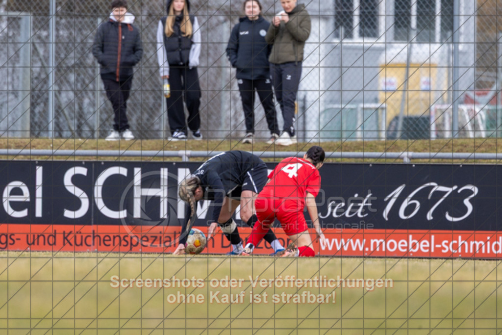 20250223_143931_0824 | #,1.FC Donzdorf (rot) vs. TSV Tettnang (schwarz), Fussball, Frauen-WFV-Pokal Achtelfinale, Saison 2024/2025, Rasenplatz Lautertal Stadion, Süßener Straße 16, 73072 Donzdorf, 23.02.2025 - 13:00 Uhr,Foto: PhotoPeet-Sportfotografie/Peter Harich