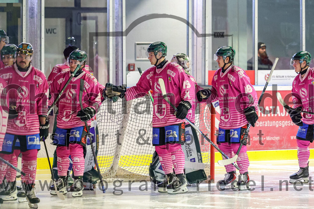 2025-10-28_013_TSV_Erding_gegen_Toelzer_Loewen | Erding, Deutschland, 28.10.2025:Eishockey, Oberliga Süd 2025 / 2026, 13. Spieltag, TSV Erding gegen Tölzer Löwen, Endergebnis: 2:5Marco Pfleger (Erding Gladiators, #47), Erik Modlmayr (Erding Gladiators, #21), Dennis Henter (Erding Gladiators, #19), Luis Scheibengraber (Erding Gladiators, #18)Foto: Christian Riedel / fotografie-riedel.net