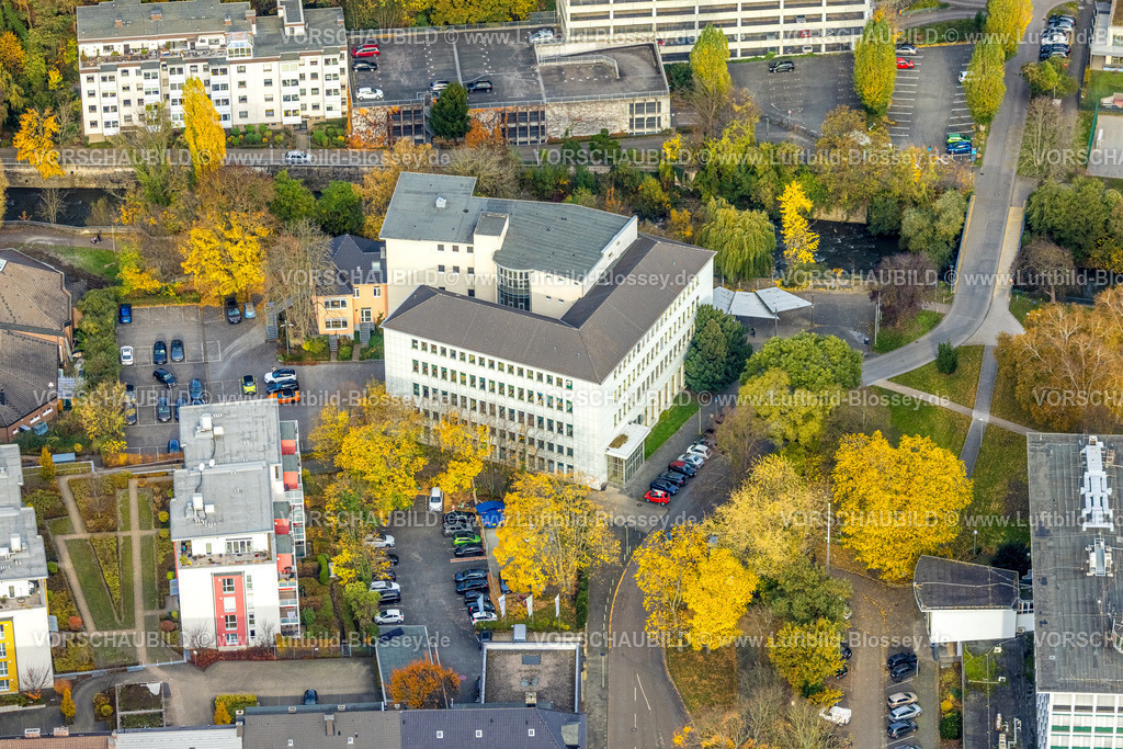Hagen251102583 | Luftbild, Schule Berufskolleg der Stadt Hagen - Kaufmannsschule I, herbstliche Bäume, Mittelstadt, Hagen, Ruhrgebiet, Nordrhein-Westfalen, Deutschland