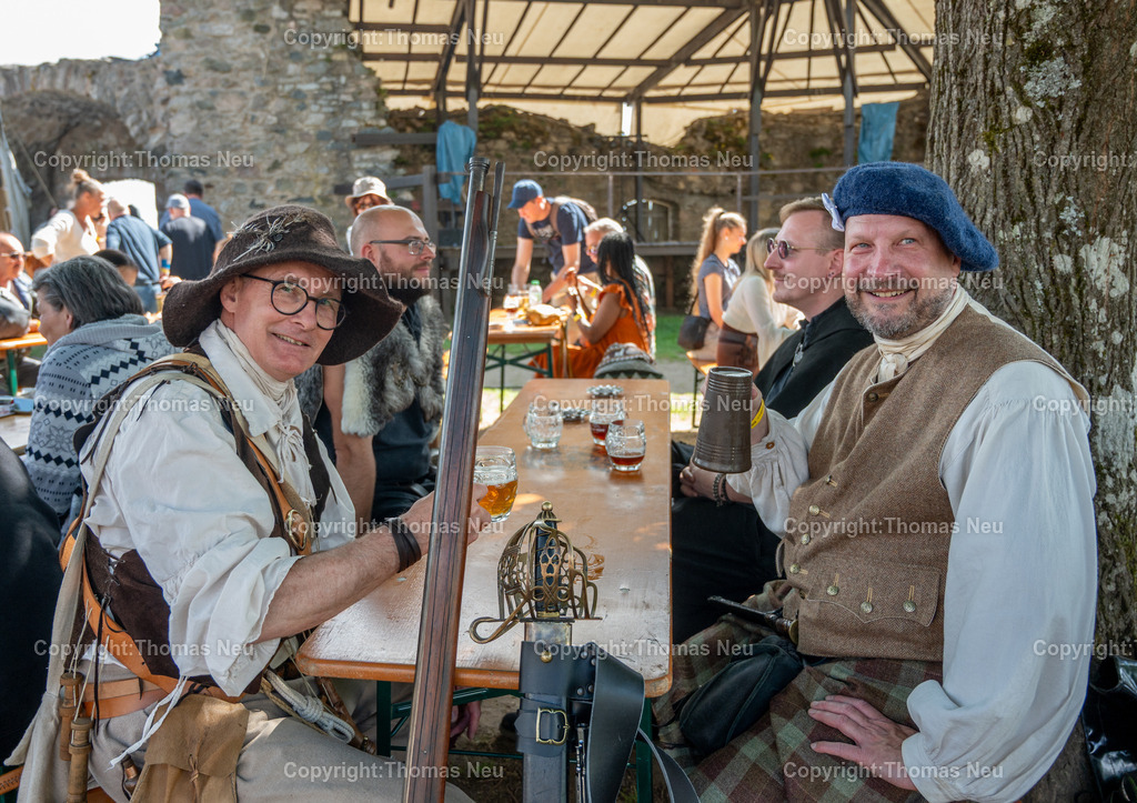 Lindenfels-Mittelaltermarkt-fotografie-thomas-neu.jpg8 | bli, Lindenfels, Mittelaltermarkt in der Burgstraße, Kurpark , Rathaushof und Burg, hier der historische Tanzkreis Bensheim im Rathaushof,  ,Bild: THomas Neu