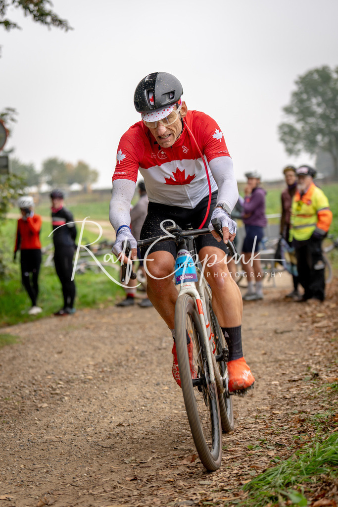 Ralf Eppink Photography 20251011_DSC01260 | Sportfotografie, Eventfotografie, Porträtfotografie, Radsport Fotograf, Triathlon Fotograf, Düsseldorf Fotograf, Köln Fotograf, Actionfotografie, Teamfotografie, Peoplefotografie, Business Portraits, Veranstaltungsfotografie, Reportagefotografie - Realisiert mit Pictrs.com