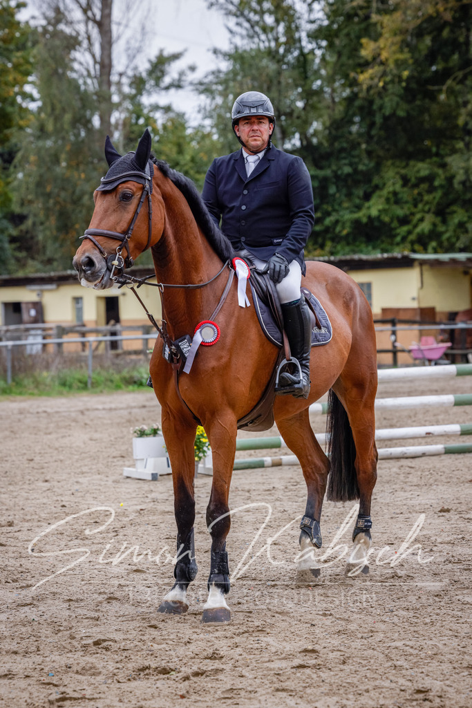 20251012-_3LI4157 | Tierfotografie Pferde, Hunde, Katzen, Haustiere.
Turnierfotografie Reitturniere, Reiten, Springreiten, Dressur in Hanau, dem Main-Kinzig-Kreis und dem Rhein-Main- Gebiet um Frankfurt