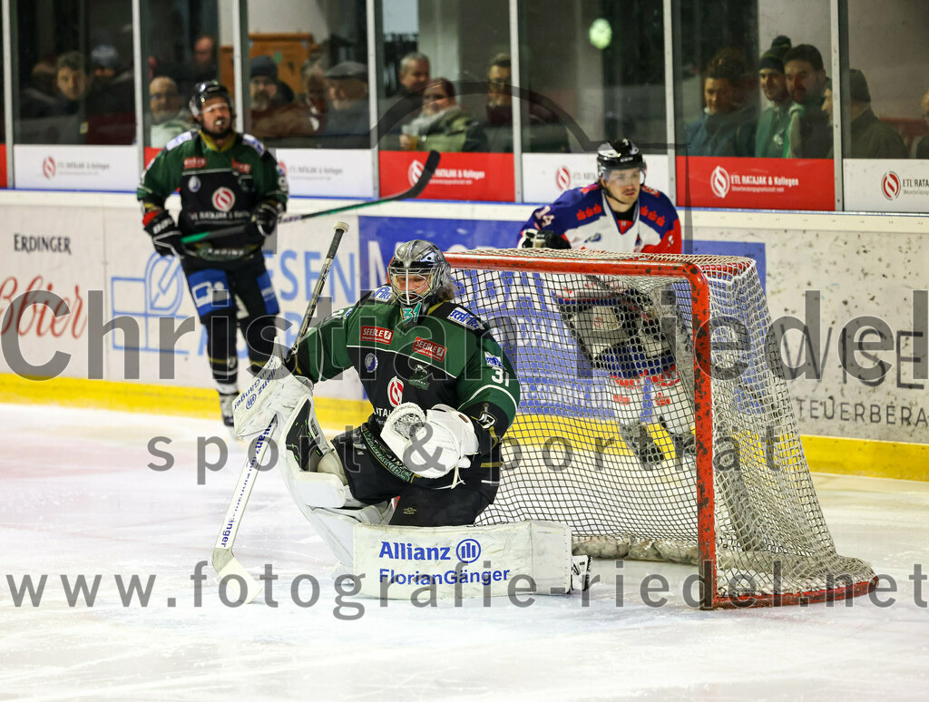 2023-01-22_021_Eishockey_TSV_Erding_gegen_ESC_Dorfen | Erding, Deutschland, 22.01.2023:
Eishockey, Bayernliga 2022 / 2023, 29. Spieltag, TSV Erding gegen ESC Dorfen, Endergebnis: 6:2

Torwart Christoph Schedlbauer (Erding Gladiators, #31)

Foto: Christian Riedel / fotografie-riedel.net