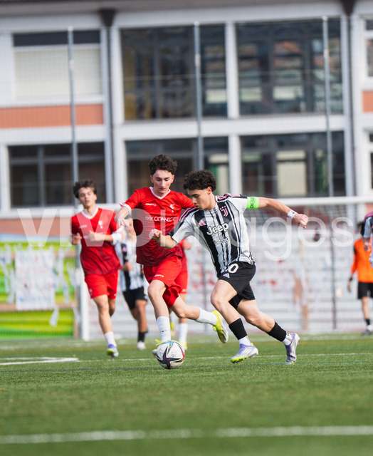 juv_lut_fmachado-0169 | Images from the Juniors B match between Juventus Academy and FC Lutry, played on 18 March 2026 in Lutry, Switzerland, featuring players, coaching staff and match action throughout the game.