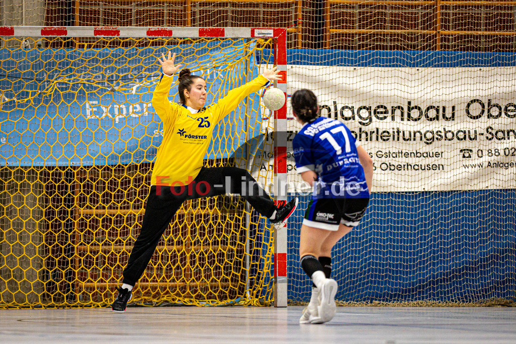 TSV Weilheim gegen SG Biessenhofen-Marktoberdorf | Handball Bezirksoberliga Frauen Alpenvorland 2024/25, TSV Weilheim gegen SG Biessenhofen-Marktoberdorf, 20250412,Sina HORN (TSV Weilheim 25) Aktion im Tor,2025-04-12 in Weilheim (Weilheim, Am Hardt), Sina HORN (TSV Weilheim 25), Katharina LUKAS (SG Biessenhofen-Marktoberdorf 17)Copyright: WolfgangxLindner www.foto-lindner.de