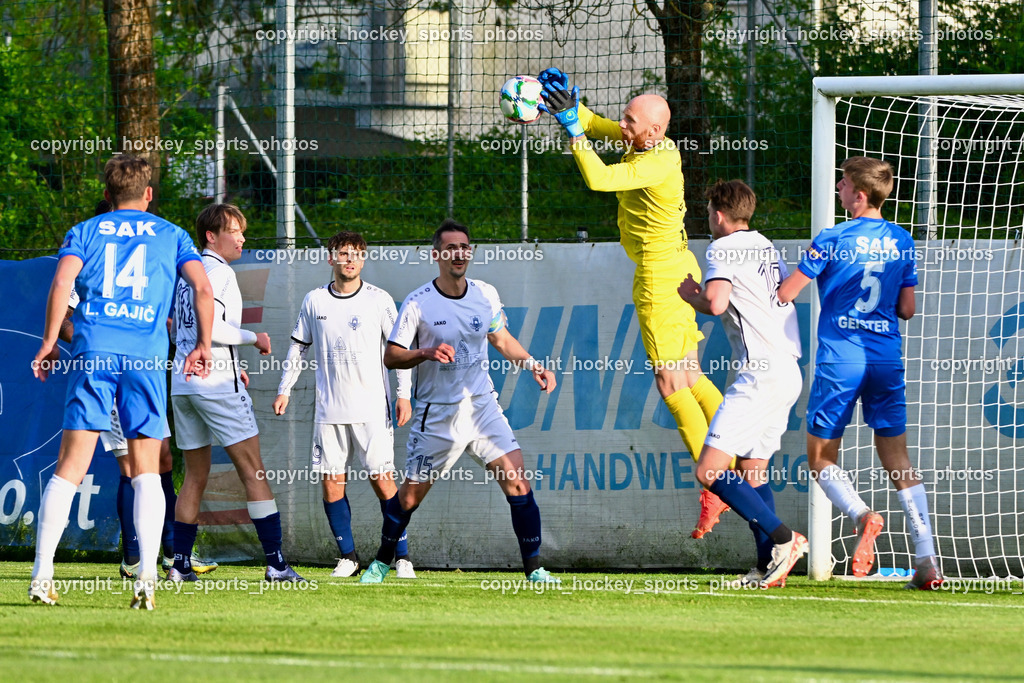 SAK vs. ATUS Velden 19.4.2024 | #14 Luka Gajic SAK, #10 Lukas Lausegger ATUS Velden, #19 Martin Sertschnigg ATUS Velden, #15 Manuel Wallner ATUS Velden, #31 Alexander Kofler ATUS Velden, #18 Nicolas Manuel Modritz ATUS Velden, #5 Jakob Geister SAK, SAK vs. ATUS Velden 19.4.2024, SAK vs. ATUS Velden am 19.04.2024 in Klagenfurt (Sportpark Welzenegg), Austria, (Photo by Bernd Stefan)