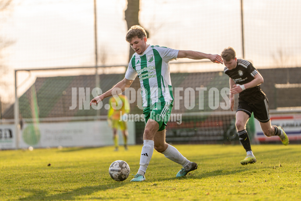Fußball I Herren I Saison 2025-2026 I Bezirksliga Weser-Ems 4 I 21. Spieltag I TuS Lutten - SW Osterfeine I 4495 | jns.sportfotos - Realisiert mit Pictrs.com