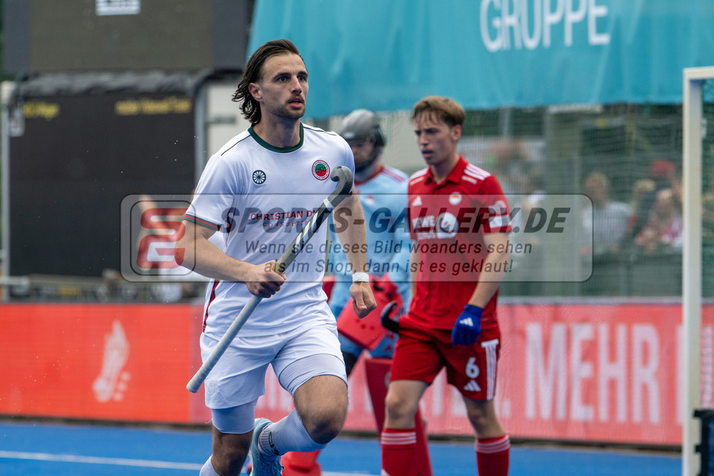 Final4_20250601-1545-Z09_4865 | Krefeld, Deutschland, 01.06.2025:  Feldhockey Final4 2025 – „Deutsche Feldhockey-Meisterschaften 2025“ Crefelder HTC - Rot-Weiss Köln (Finale Herren) im Gerd-Wellen-Hockeyanlage am 01.06.2025 in Krefeld, Deutschland. (Foto von Kramhöller/Fehrmann/Kaste)Krefeld, Germany, 01.06.2025: Feldhockey Final4 2025 – „Deutsche Feldhockey-Meisterschaften 2025“ Harvestehuder HTC - Düsseldorfer HC (Finale Damen) in Gerd-Wellen-Hockeyanlage at 01.06.2025 in Krefeld, Deutschland. (Foto from Kramhöller/Fehrmann/Kaste)