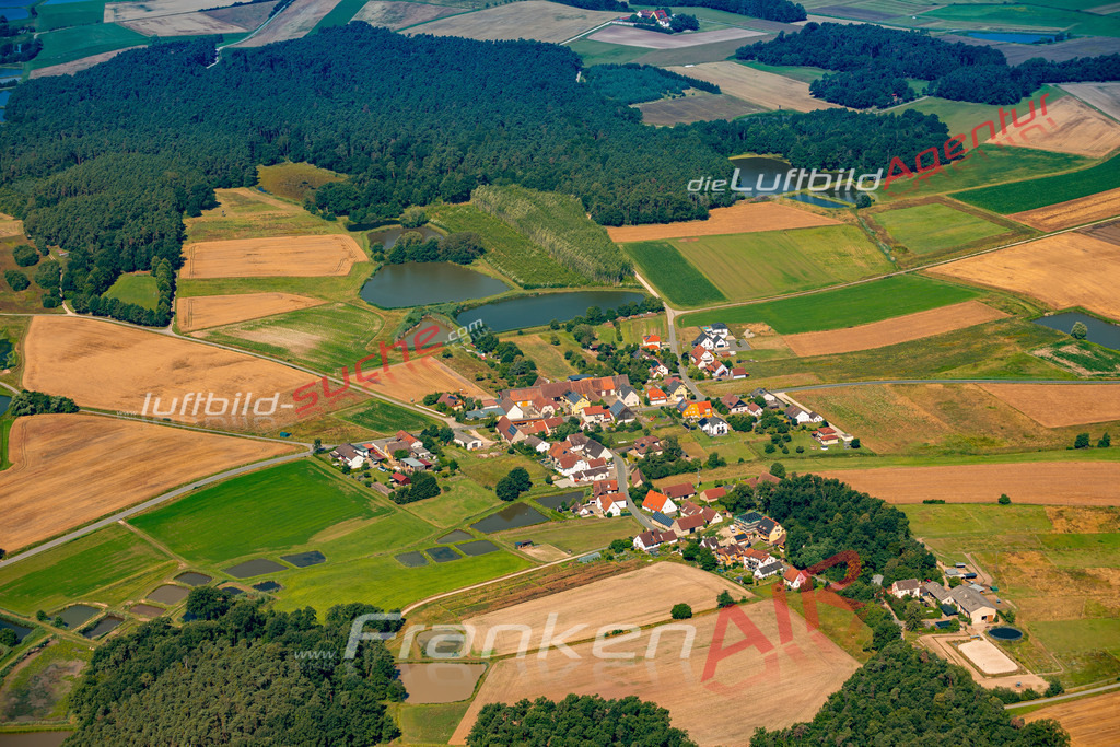 schwarzenbach-hoechstadt-an-der-aisch-maps-2636-jahr-2024 | Das Luftbild zeigt : Schwarzenbach Höchstadt an der Aisch - Die Luftaufnahme wurde 2024 vom UL-Flugzeug aus erstellt ( keine Drohne ) - Hochauflösende Luftaufnahme - Für grossformatige Ausdrucke geeignet. Die Geschenkidee !Mit Lizenz und Bildrechte bestellbar