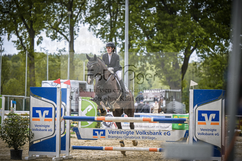 DOS_6142 | Entdecke hochwertige Reitturnierfotos von Foto Oger. Professionell, emotional und authentisch – jetzt Lieblingsmomente im Shop bestellen.Deutschlandweite Turnierfotografie. - Realisiert mit Pictrs.com