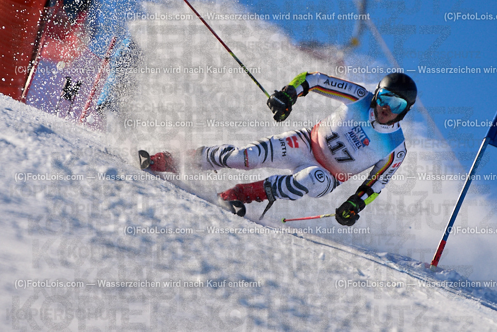 ALP4838_MASTERS-Cup_GS-A Herrn_Mackamul Christian | (C)FotoLois.com, Alois Spandl. FIS Masters-Cup Wildschönau, Giant Slalom auf der Piste Schatzberg GS, Siegerehrung auf dem Dorfplatz Niederau, Sa 13. Januar 2024.