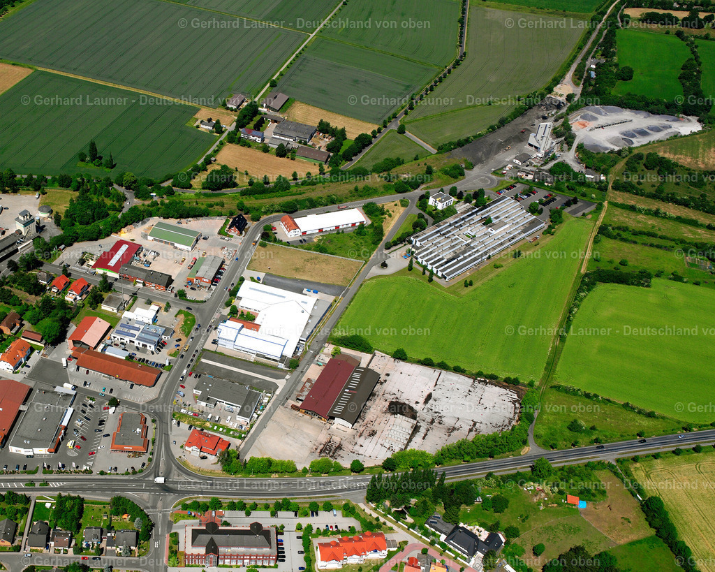 2508262 | DRANSFELD 02.07.2005 Gewerbegebiet und Firmenansiedlung In der Dehne in Dransfeld im Bundesland Niedersachsen, Deutschland. // Industrial estate and company settlement In of Dehne in Dransfeld in the state Lower Saxony, Germany. Foto: Gerhard Launer