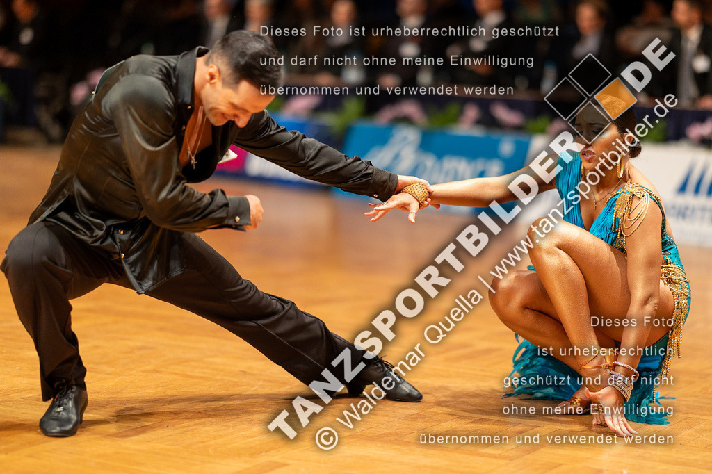 20230812-12291 | Hier finden Sie Tanz Bilder vom Latein und Standard Formationen tanzen. Sportbilder vom Tanzsport. Schöne Fotos und von Weltmeisterschaft, Europameisterschaft, Bundesliga, Regionalliga, Oberliga und Landesliga sowie von GOC Stuttgart, DanceComp, WM Bremen