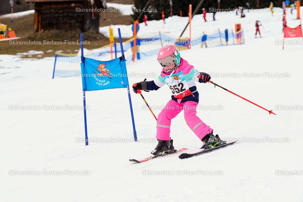 SRF_02.01.2026_0963 | Skirennfotos,Serfaus,Fiss,Ladis,Kinderskirennen,Winter,Tirol,Oberland,skirace,SFL,feelfree,weil wir's genießen,ski,Ski,skifahren,Sonnenplateau, - Realisiert mit Pictrs.com