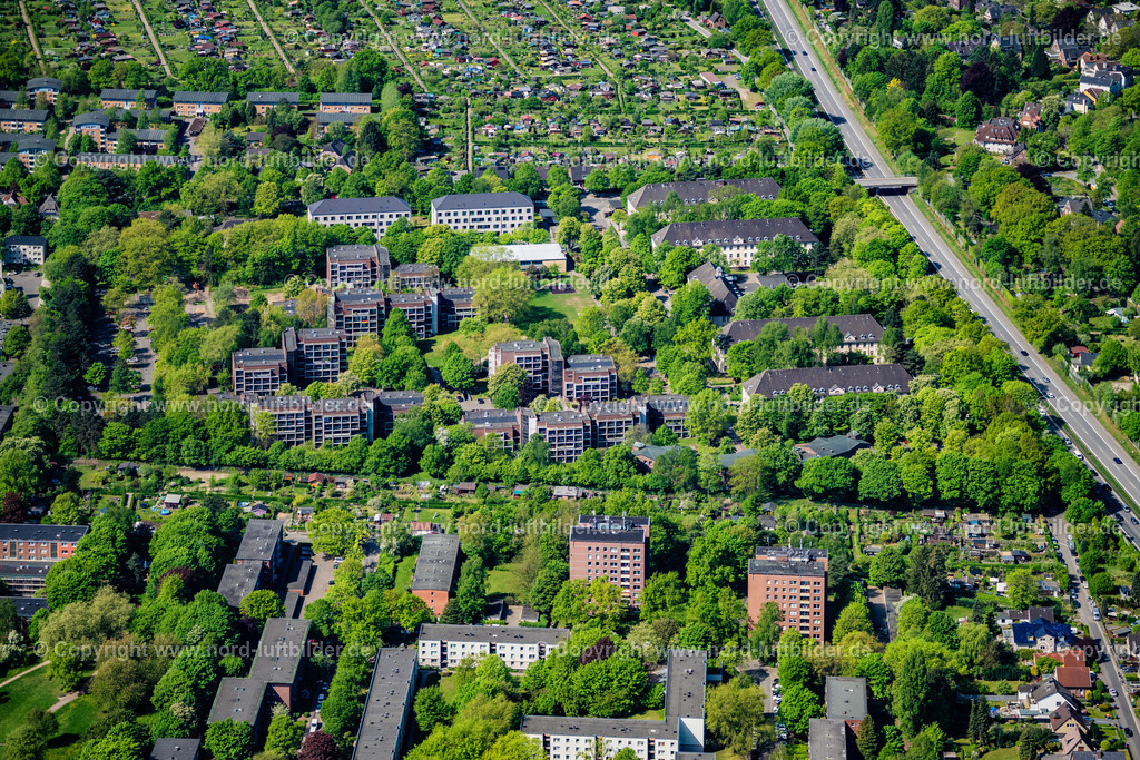 Hamburg_Horn_Helmut_Schmidt_Universität_Der_Bundeswehr_ELS_2813010525 | HAMBURG 01.05.2025 Campus- Gebäude der Universität der " Helmut-Schmidt-Universität der Bundeswehr Hamburg " am Holstenhofweg im Stadtteil Jenfeld in Hamburg, Deutschland. // Campus building of the university of " Helmut-Schmidt-University of Bundeswehr " on Holstenhofweg in Hamburg, Germany. Foto: Martin Elsen