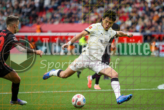 Bayer 04 Leverkusen vs Borussia Mönchengladbach - Bundesliga  | Leverkusen, Deutschland, 21.09.25:   Shuto Machino (Borussia Mönchengladbach) in Aktion am Ball, Einzelaktion waehrend des Spiels der Bundesliga zwischen  Bayer 04 Leverkusen vs Borussia Mönchengladbach in der BayArena(Foto von Brauer-Fotoagentur / Adrian Schlueter)