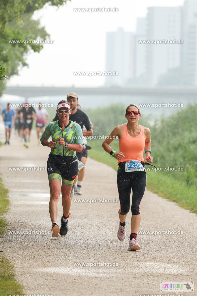LUR_1292 | 34. M-net Erlanger Triathlon 2025 #erlangertriathlon  #mnettriathlon2025 #mnettriathlon #team #olympischedistanz #mitteldistanz #triathlon #maindonaukanal  #erlangertriathlon2025 #yourpictrs #tv1848 #tv1848erlangen  #triathlonbayern #sportinerlangen #demsportverbunden #sportshot_your_pictrs Copyright: www.sportshot.de