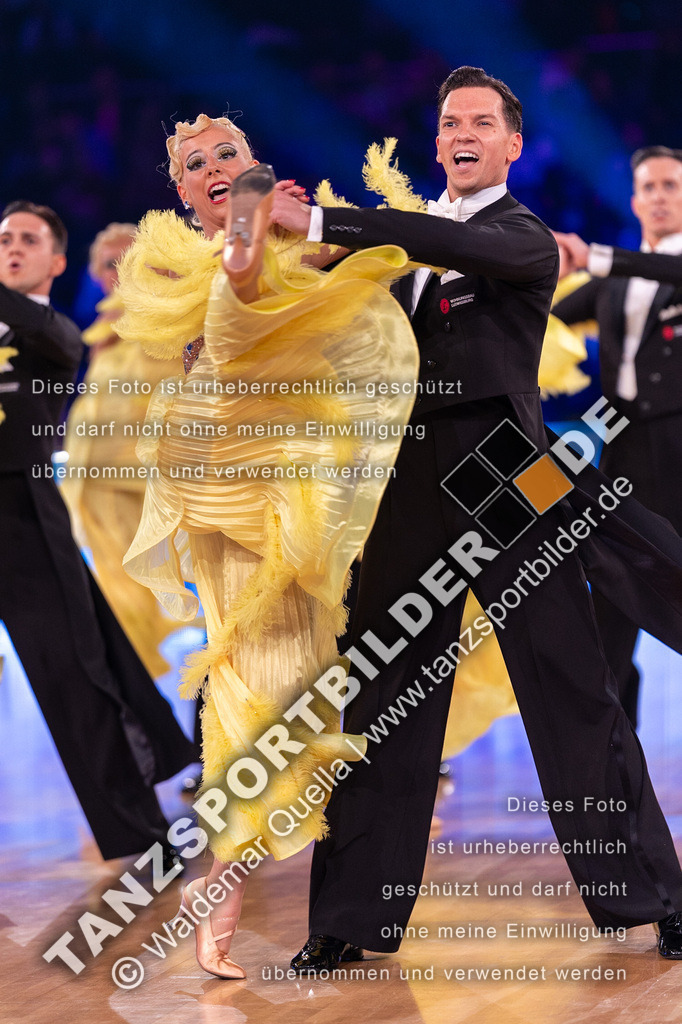 20231111-10501 | Hier finden Sie Tanz Bilder vom Latein und Standard Formationen tanzen. Sportbilder vom Tanzsport. Schöne Fotos und von Weltmeisterschaft, Europameisterschaft, Bundesliga, Regionalliga, Oberliga und Landesliga sowie von GOC Stuttgart, DanceComp, WM Bremen