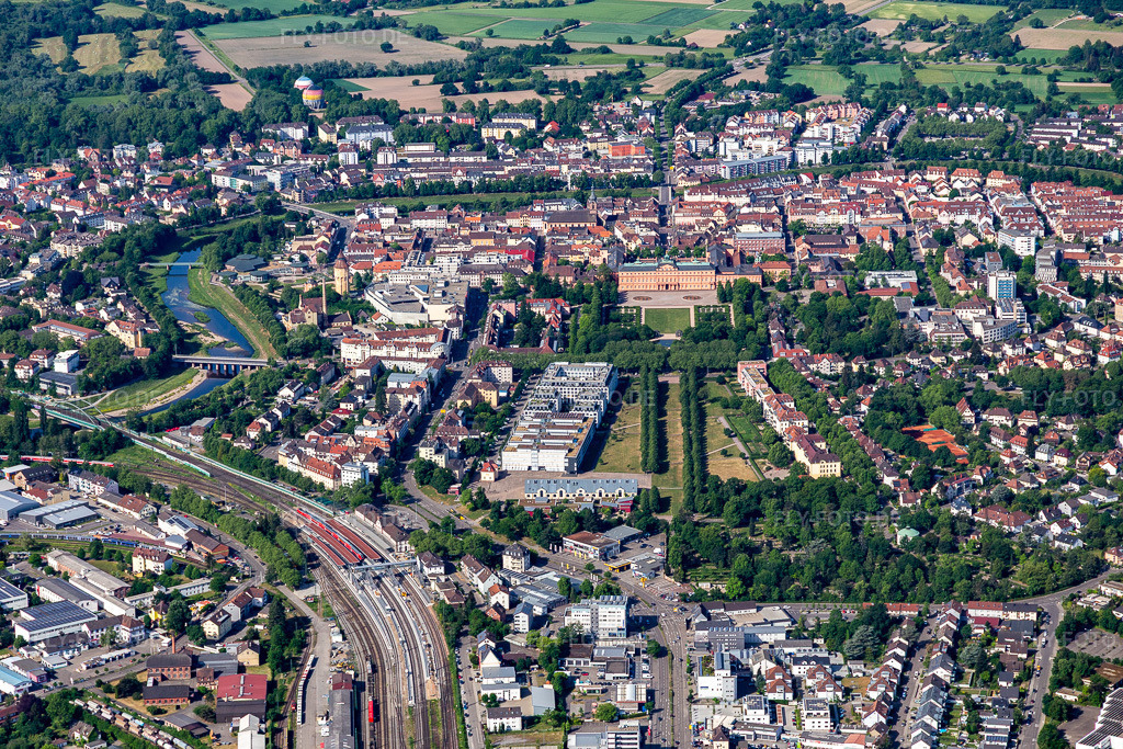 Luftbild: Residenzschloss Rastatt in Ötigheim im Bundesland Baden-Württemberg in Deutschland. Foto: IMG_131700.jpg vom 22.05.2022 durch Werner Riehm/FLY-FOTO.deResidenzschloss Rastatt